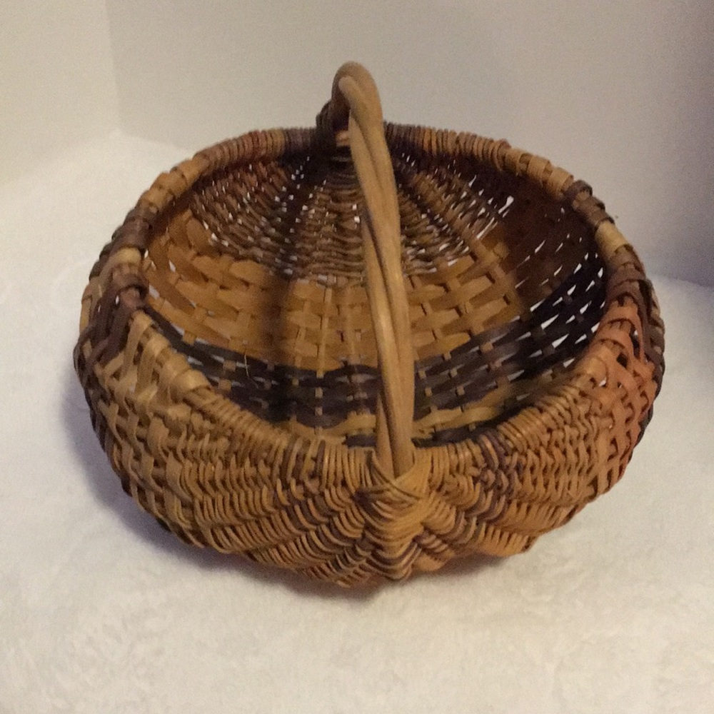 Small beautiful woven look brown and tan round basket approximately 8 inches